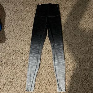 lululemon - sz 6 - ultra high rise wunder under